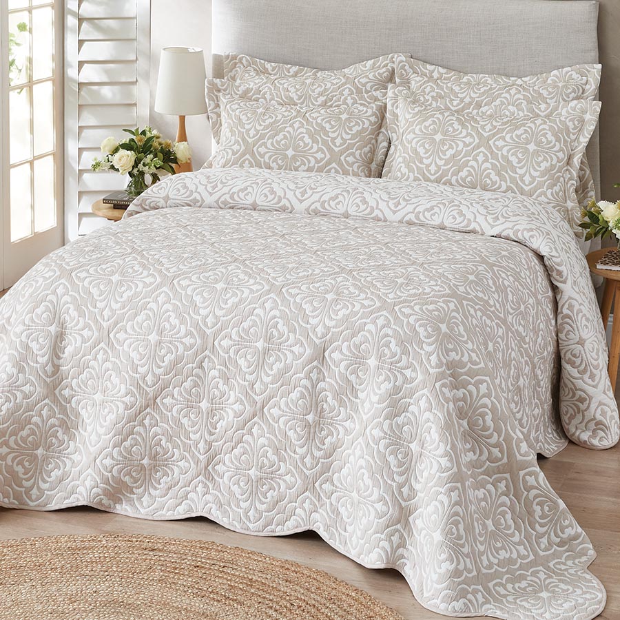 Baroque Jacquard Bedspread Innovations